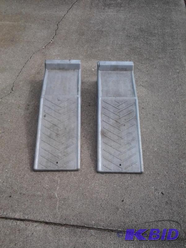 lot 63 image: Car Ramps