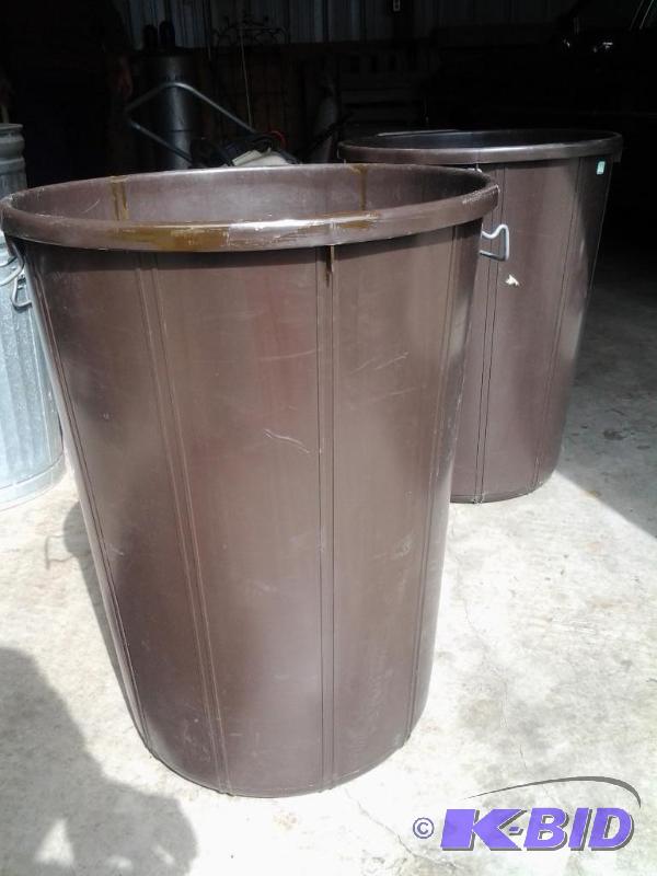 lot 71 image: Pair of Rubbermaid Garbage Cans