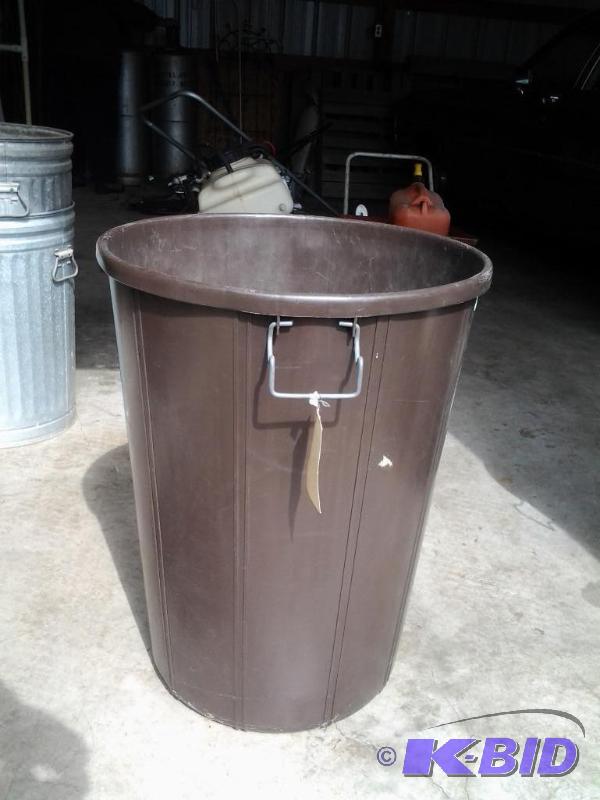 lot 72 image: Rubbermaid Garbage Can