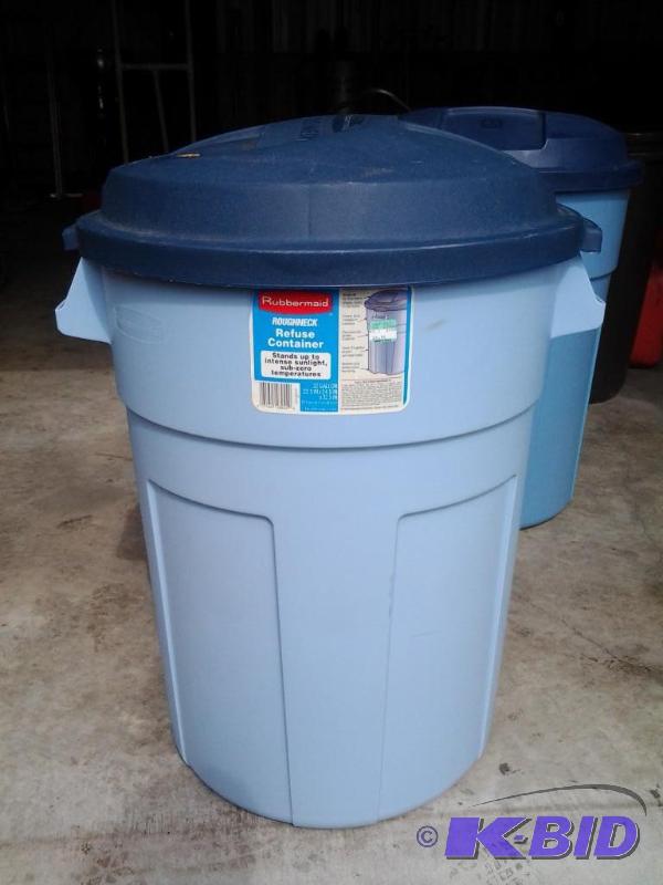 lot 73 image: Rubbermaid Garbage Can (New) with Lid