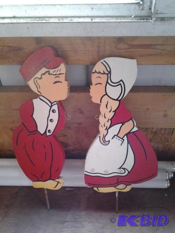 lot 78 image: Kissing Dutch Couple Garden Decoration