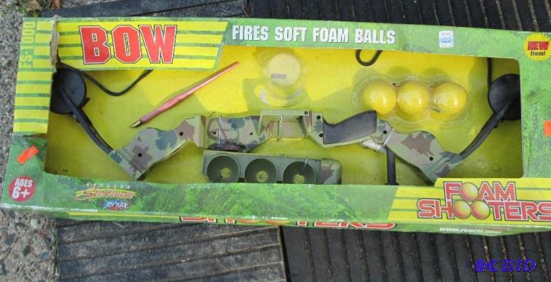 lot 107 image: Vintage toy bow, rubber string is bad...
