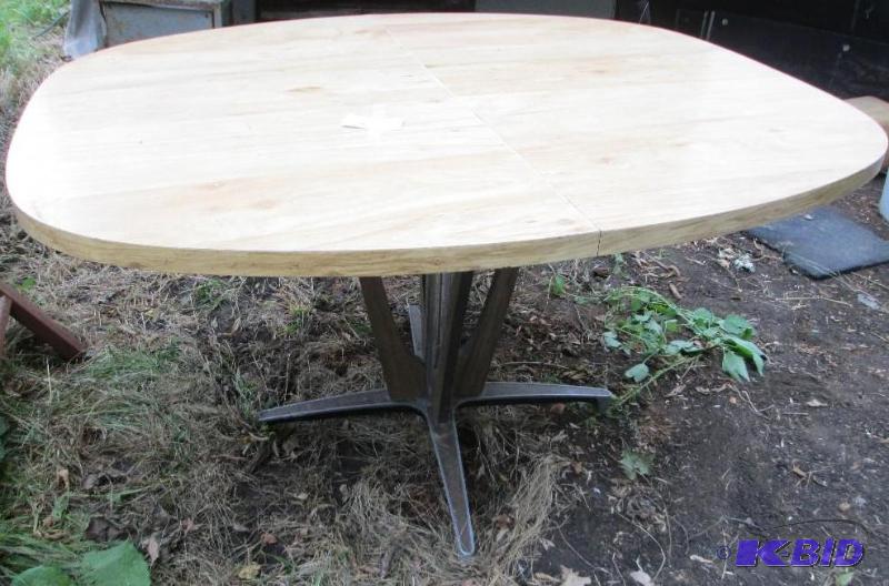lot 141 image: Formica top vintage table...