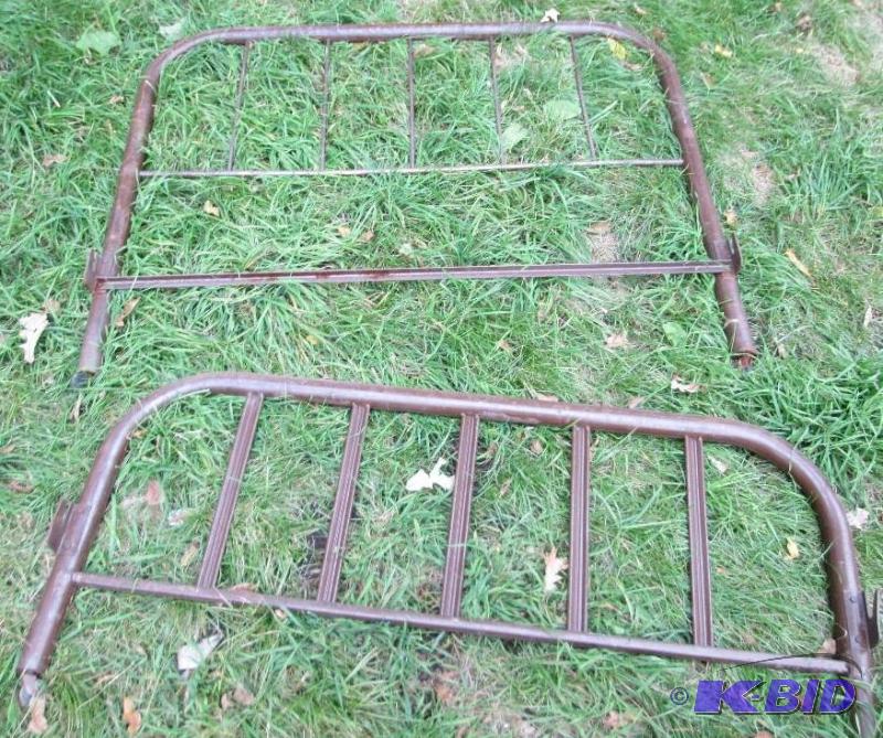 lot 144 image: Vintage metal head and foot board...