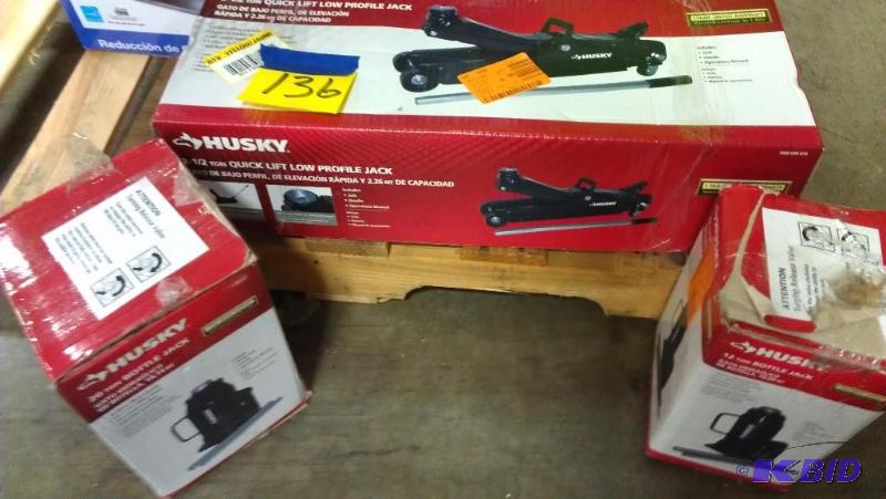 lot 136 image: Jack Up Anything Three jacks. 2.5 ton quick ...