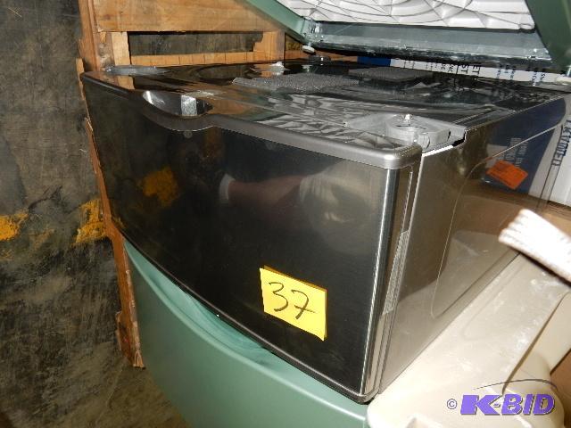 lot 37 image: 27 in w x 25 12 in D.. Washing Machine Stand...