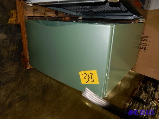 lot 38 image: Washing machine Stand.. 23 12 in x 27 in w....