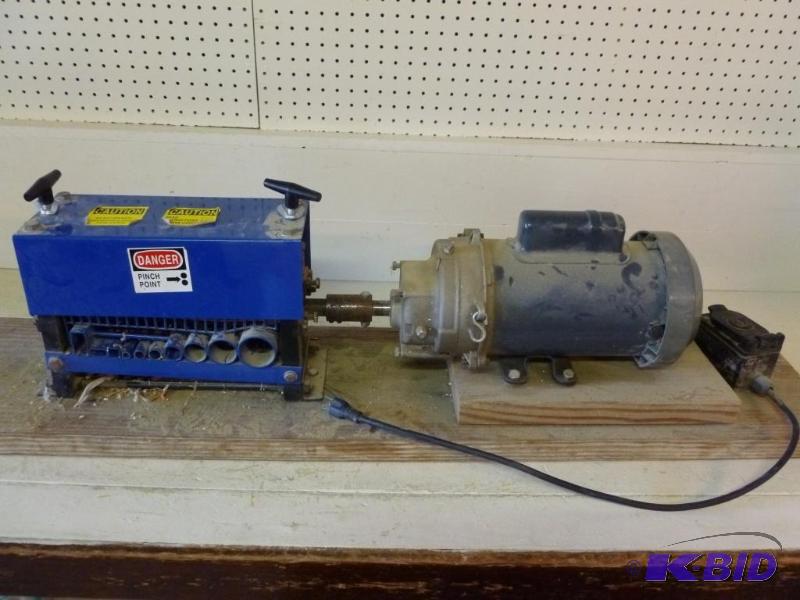 lot 1 image: Large Heavy Duty Electric Powered Wire Stripp...