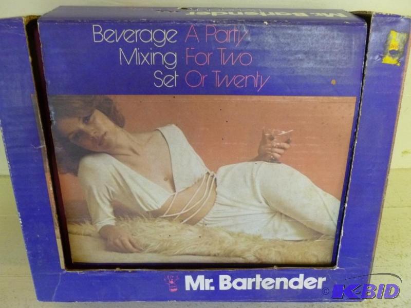 lot 119 image: Mr. Bartender beverage mixing set, comes in t...