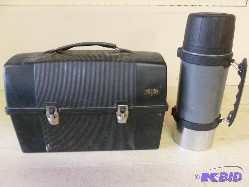 lot 123 image: Vintage Thermos heavy gage plastic lunchbox, ...