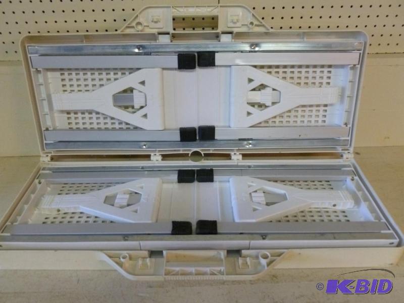 lot 144 image: Heavy gage plastic portable fold up table, ap...