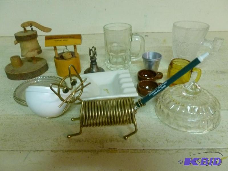 lot 172 image: Large lot of vintage and collectible items th...