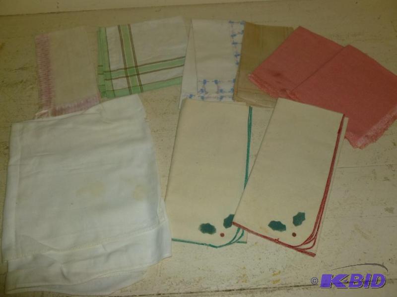 lot 174 image: Large lot of vintage cloth napkins....
