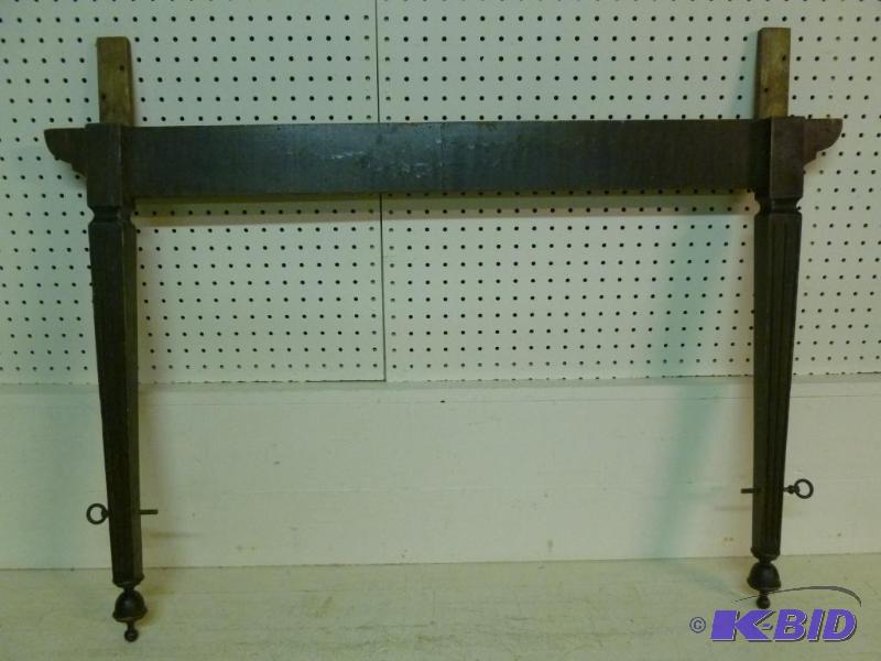 lot 184 image: Vintage wooden dresser harp that measures 41&...