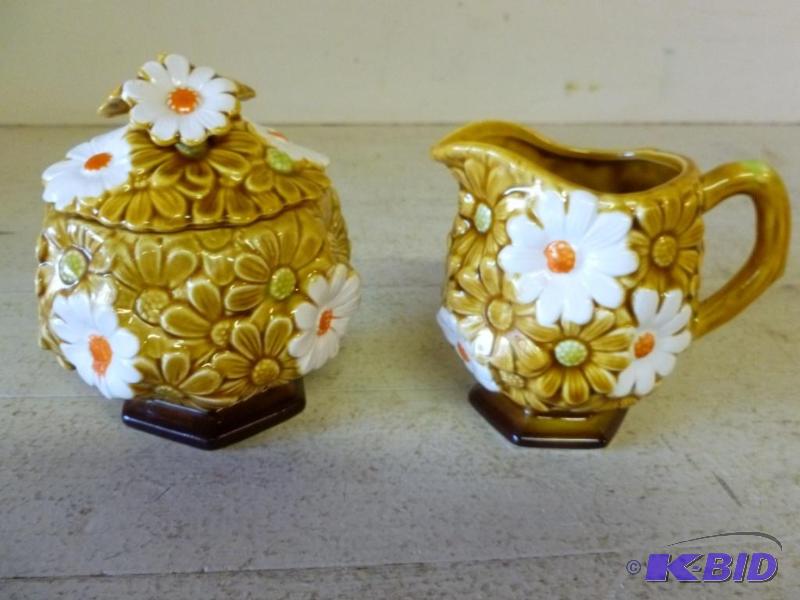lot 37 image: Vintage Fred Roberts Co. porcelain floral cre...