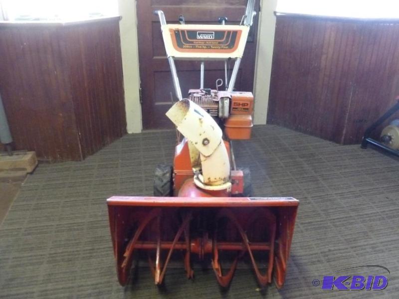 lot 4 image: Montgomery Wards 24" Dual Stage Snow Blo...