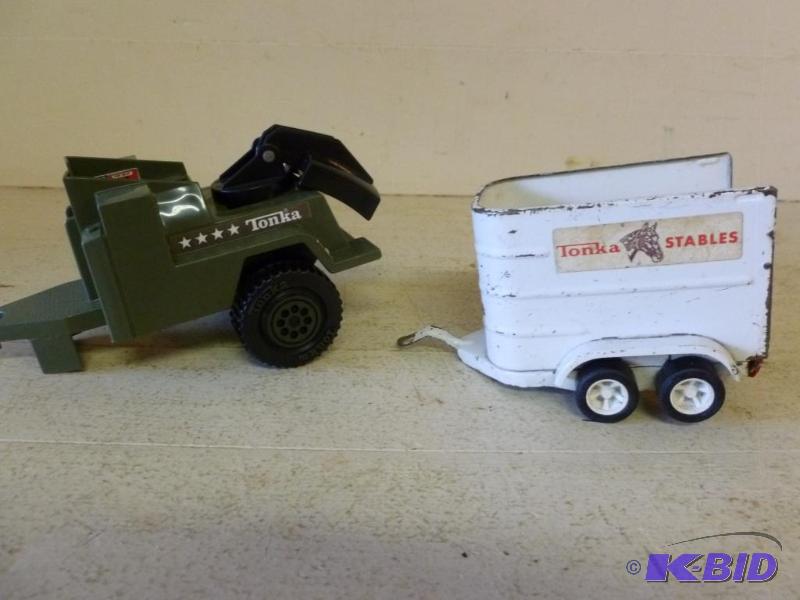 lot 43 image: Lot of two Tonka trailers that includes a vin...