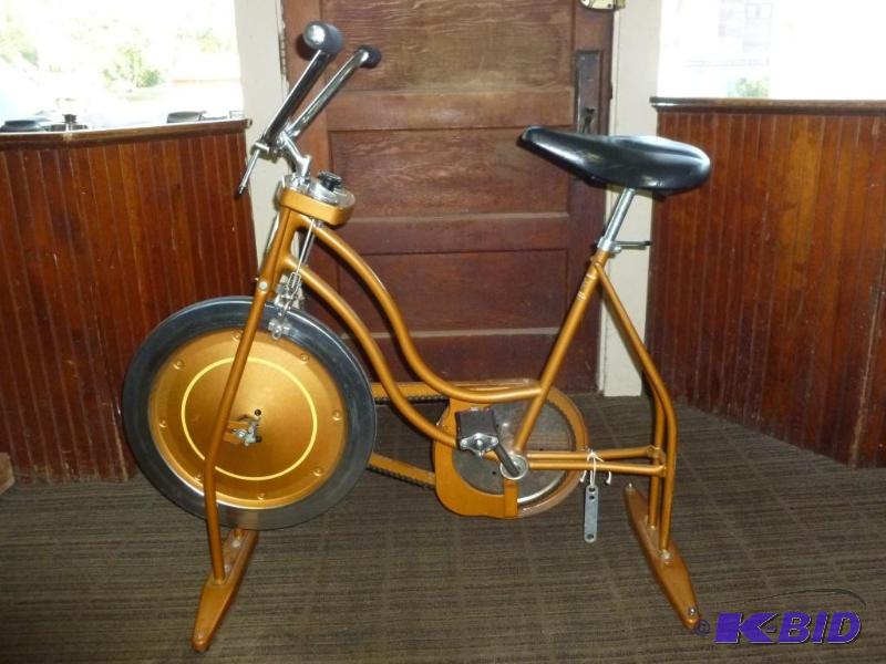 lot 6 image: Schwinn XR-7 exercise bike, good working cond...