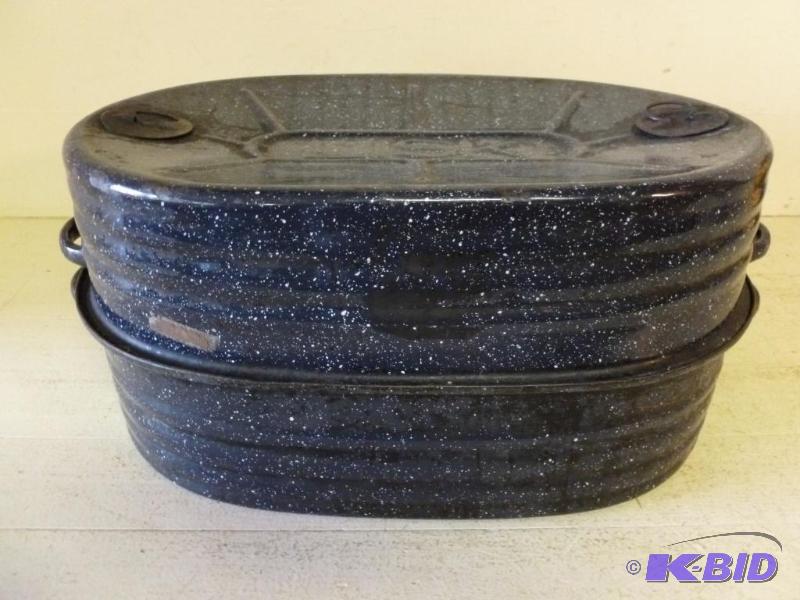 lot 65 image: Large Vintage Lisk&nbspenamelware roaster wi...