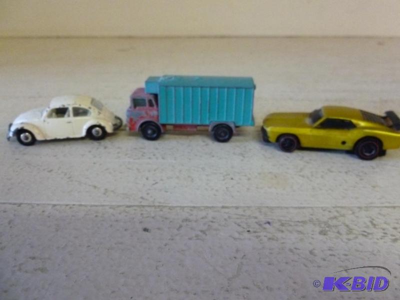 lot 70 image: Lot of three vintage 164 scale die cast ...