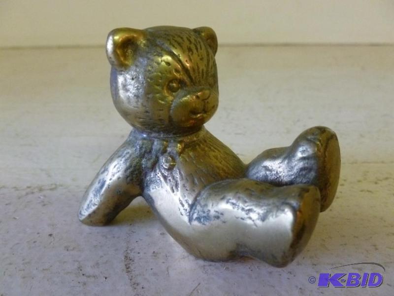 lot 81 image: Vintage cast brass bear figurine that measure...