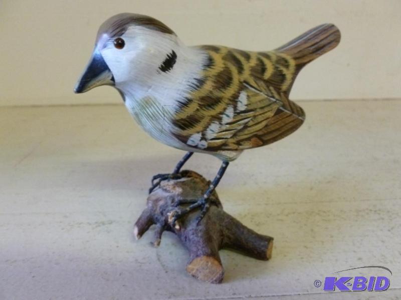 lot 82 image: Beautiful hand painted wooden bird mantle dec...
