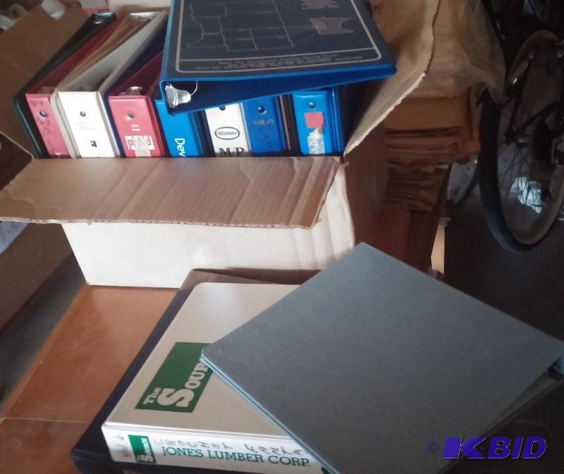 lot 19 image: Binders