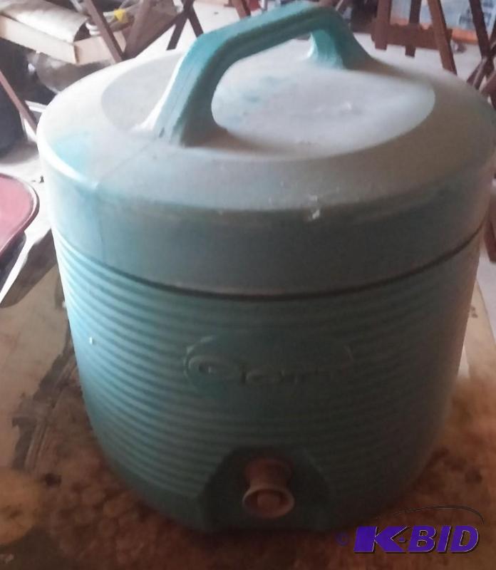 lot 21 image: Water Jug