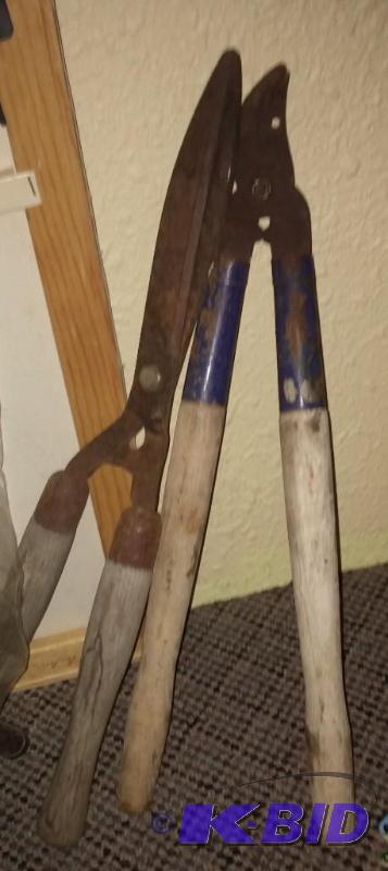 lot 30 image: Pruners