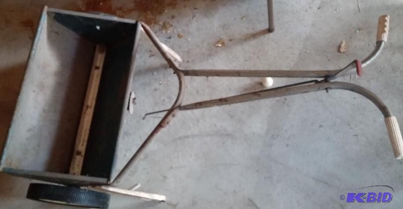 lot 32 image: Seed Spreader