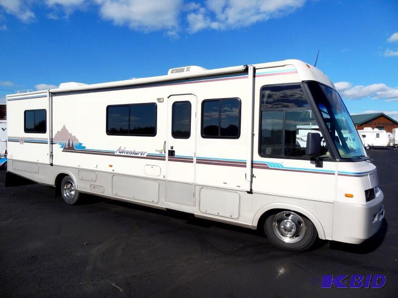 lot 5 image: 1994 Winnebago Adventurer 31A Class A Motorhome