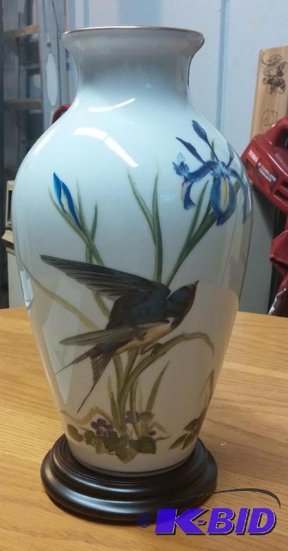 The Meadow land Bird Vase