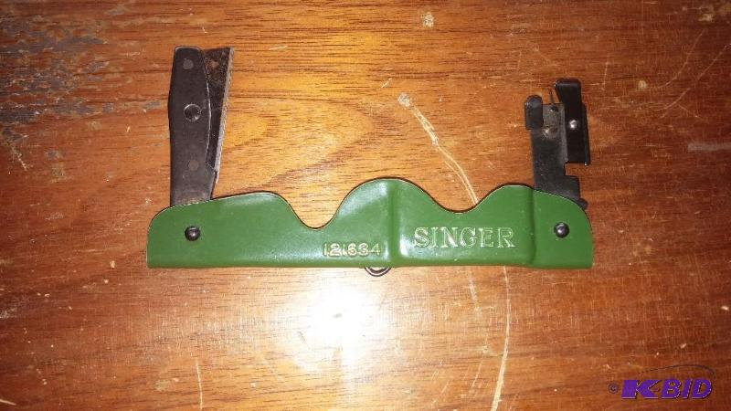 Vintage Singer #121634 Folding Threader &amp...