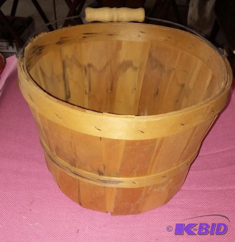 Vintage 12 Peck Fruit Basket...