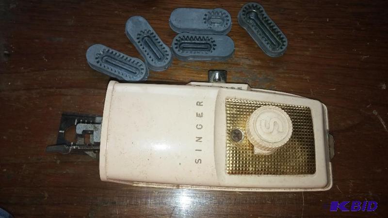 Singer Vintage Sewing Machine Buttonholer...