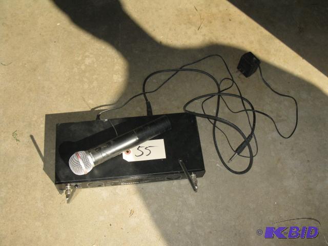 wireless mic setup with 2 mics...