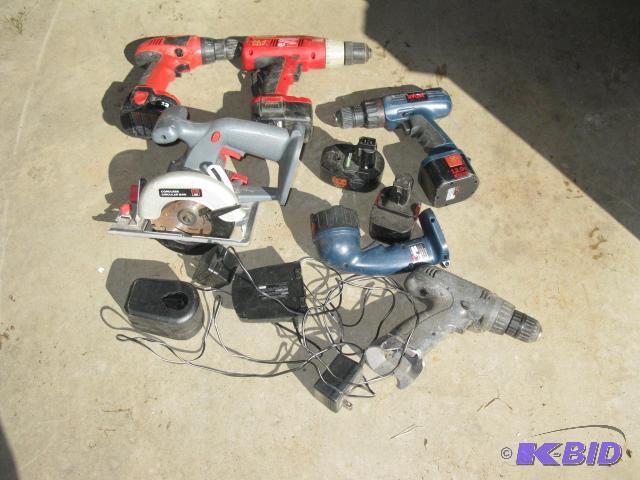 Large selection of cordless tools, operationa...
