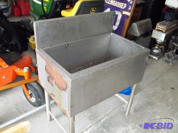 Ice chest there is some surface rust 30 x 38...