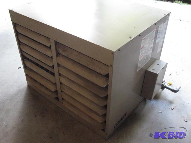lot 2 image: Lennox Natural Gas Heater, Model LF24-400S-5,...
