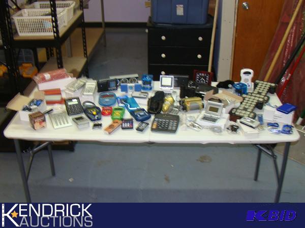 lot 16 image: Lot of Small Handheld Electronics