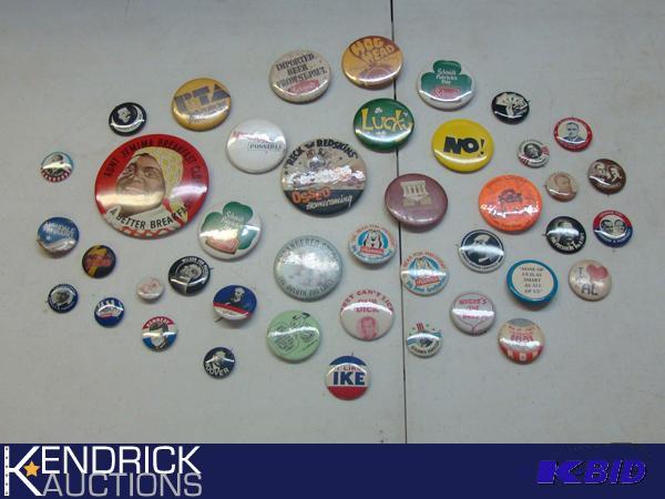 lot 37 image: Lot of Vintage Buttons