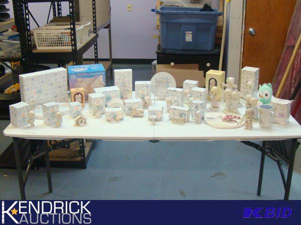 lot 38 image: Lot of Precious Moments Figurines