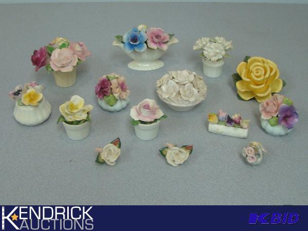 lot 40 image: Lot of Ceramic Flower Bouquet Figurines