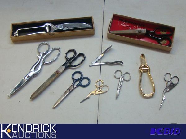lot 46 image: Lot of Vintage Metal Scissors