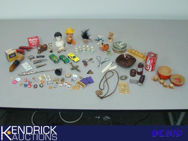 lot 49 image: Lot of Miscellaneous Collectibles