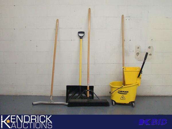 lot 8 image: Lot of Janitorial Tools