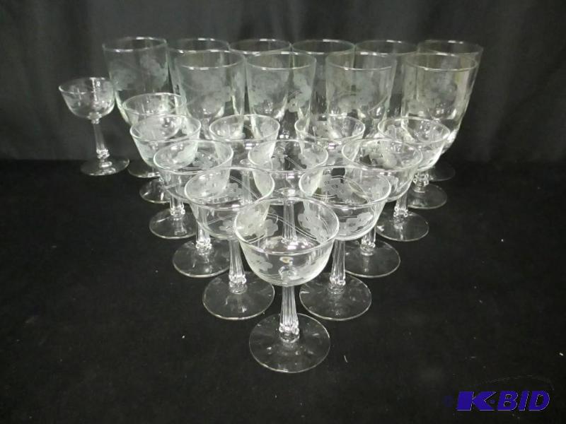 lot 00082 image: Etched Glass Cups and Glasses Wine