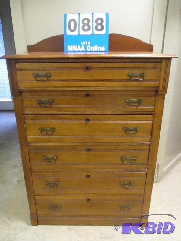 lot 00088 image: Antique American Federal Style Cherry Wood Dresser Dovetail Chest