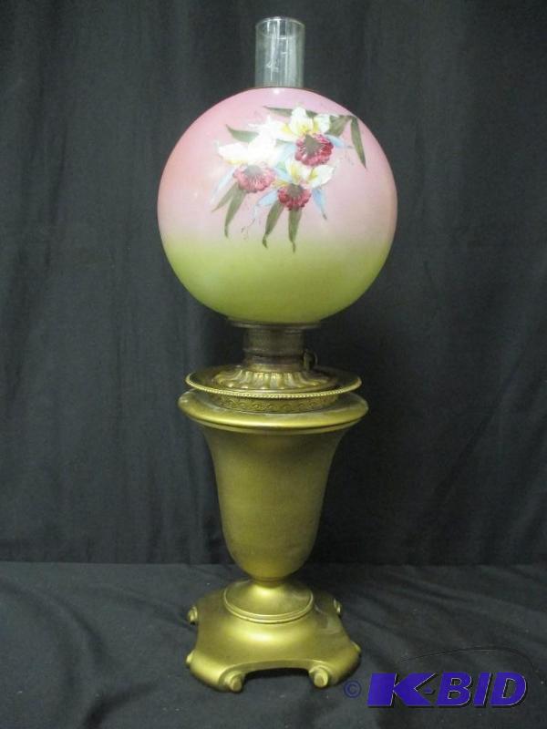 lot 18 image: Decorative Glass Floral Kerosene Lamp