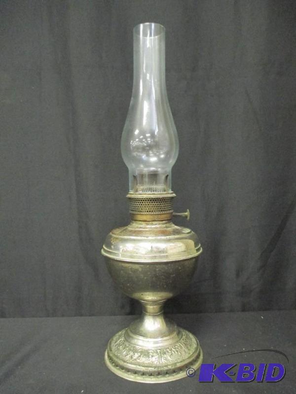lot 22 image: Vintage Metal Kerosene Lamp